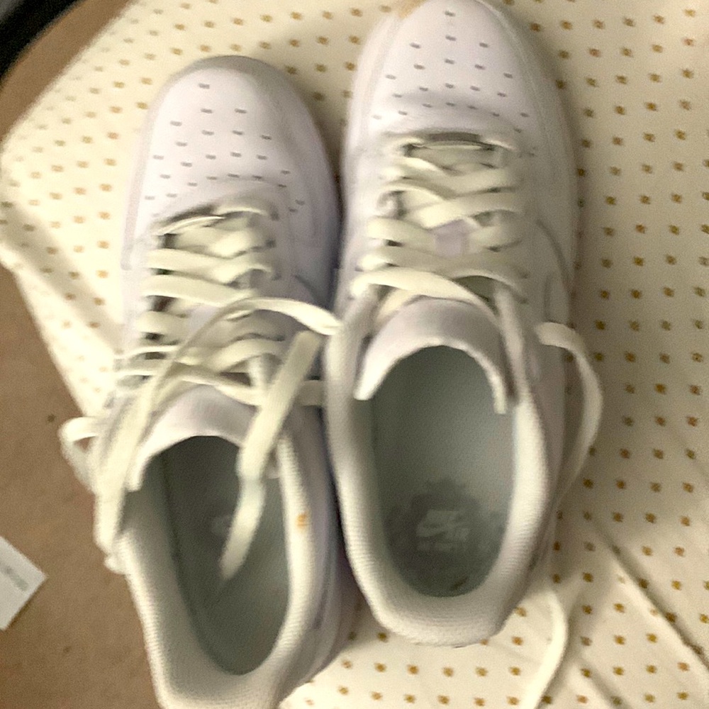 CHEAP WHITE NIKE AIR-FORCES